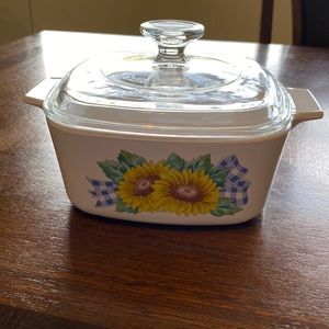 Pyrex/Corning Ware with glass lid 1.5Qt
